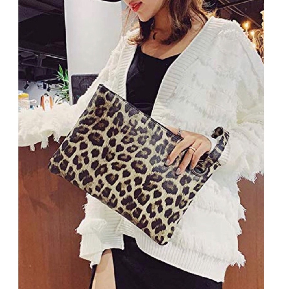 GORGEOUS OVERSIZED LEOPARD PRINT WRISTLET - Picture 1 of 10
